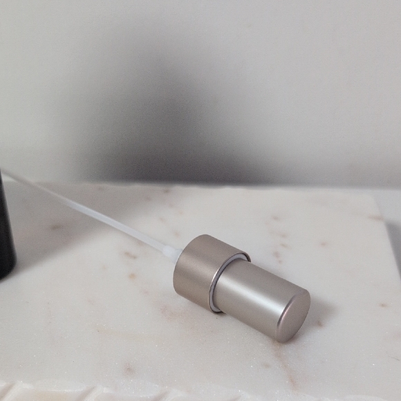 Two Moroccanoil Ultra-Light Treatment Mist in Teal - Picture 4 of 13